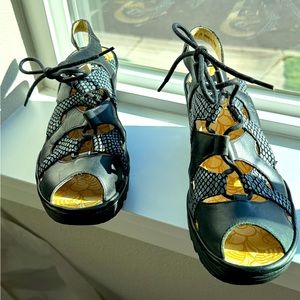 Women’s, fly of London, 7 1/2 medium sandals